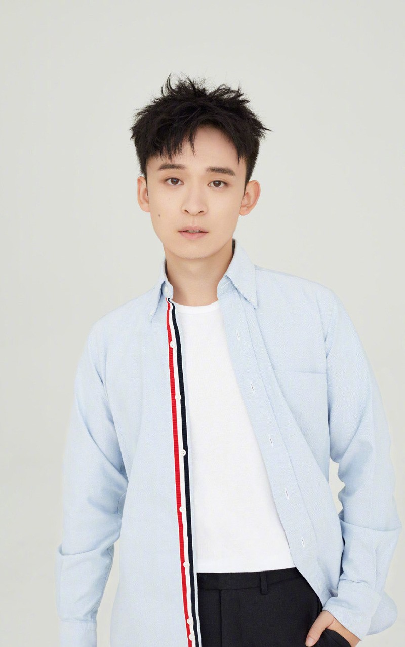 董子健阳光帅气图片