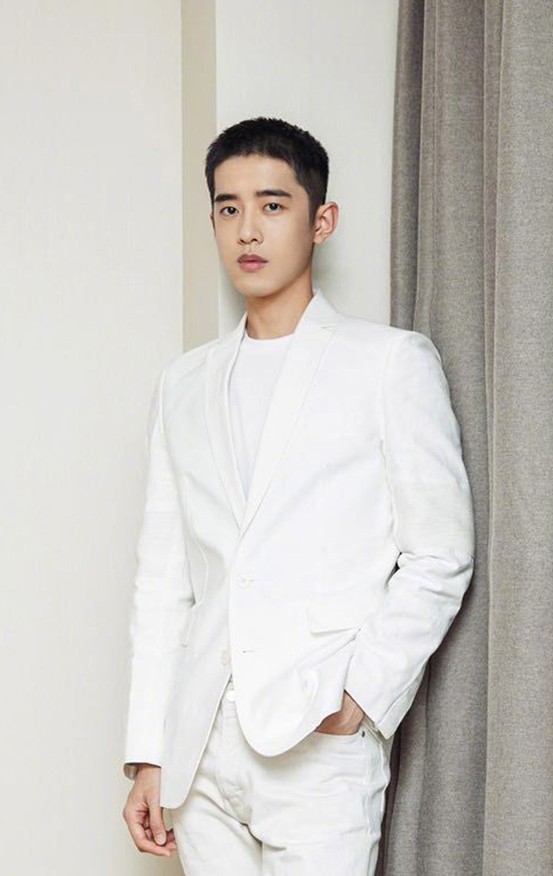 梁靖康图片 梁靖康帅气活动照图片