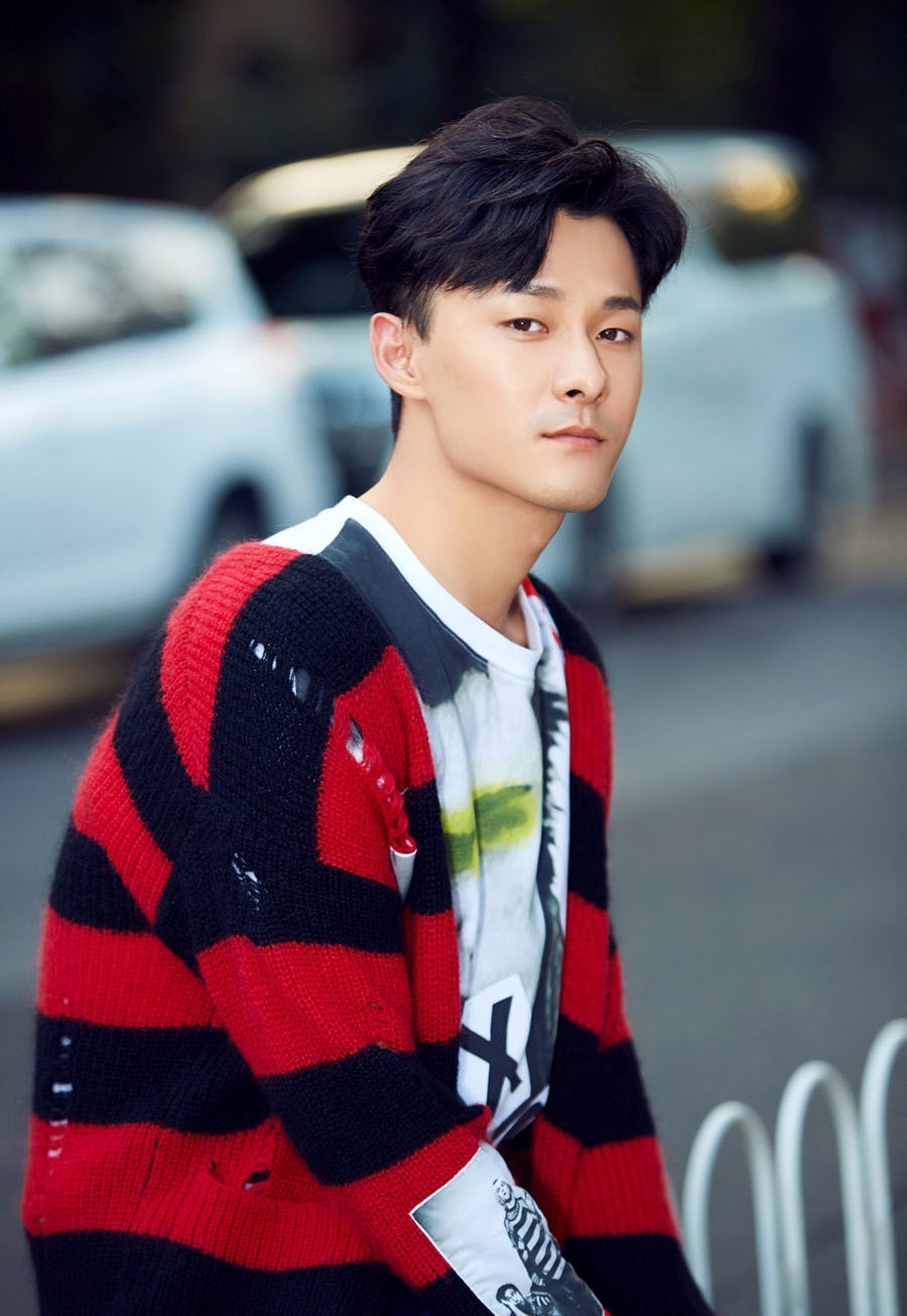 张雨剑图片 张雨剑帅气街拍照图片