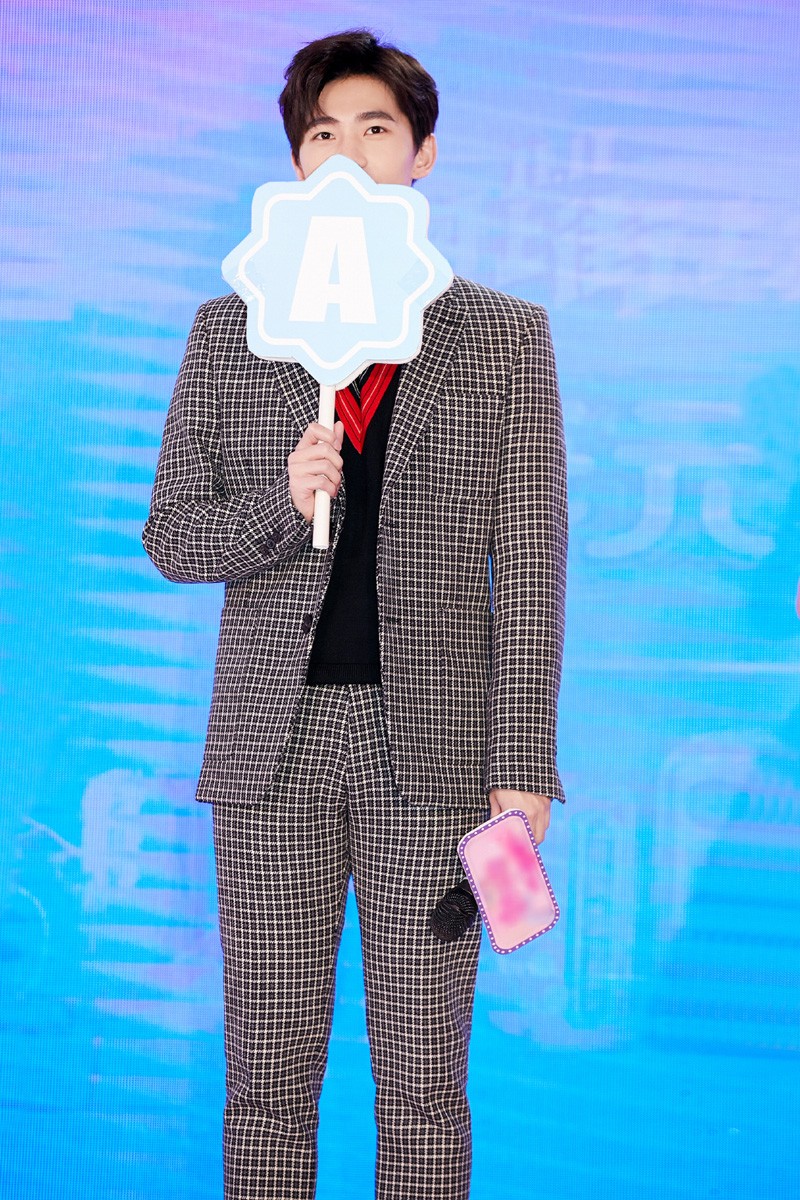 杨洋图片 杨洋儒雅帅气活动照图片