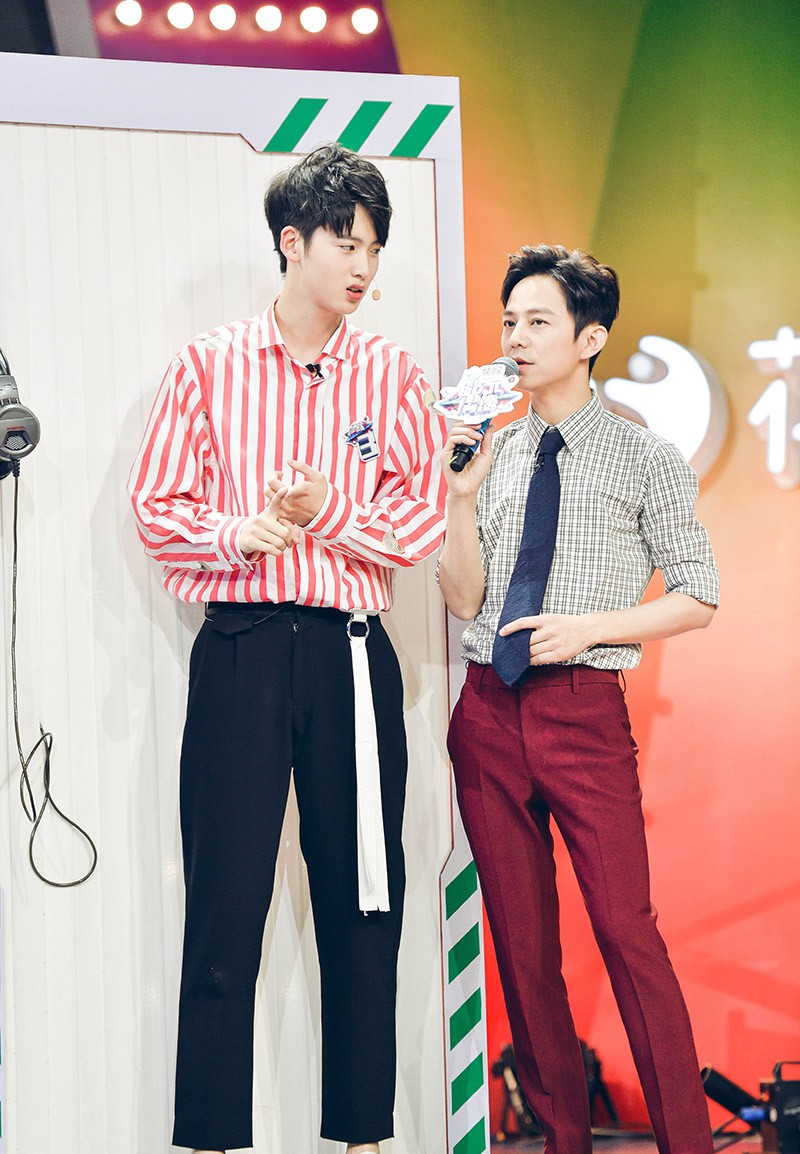 95后新晋演员陈宥维帅气高清活动照