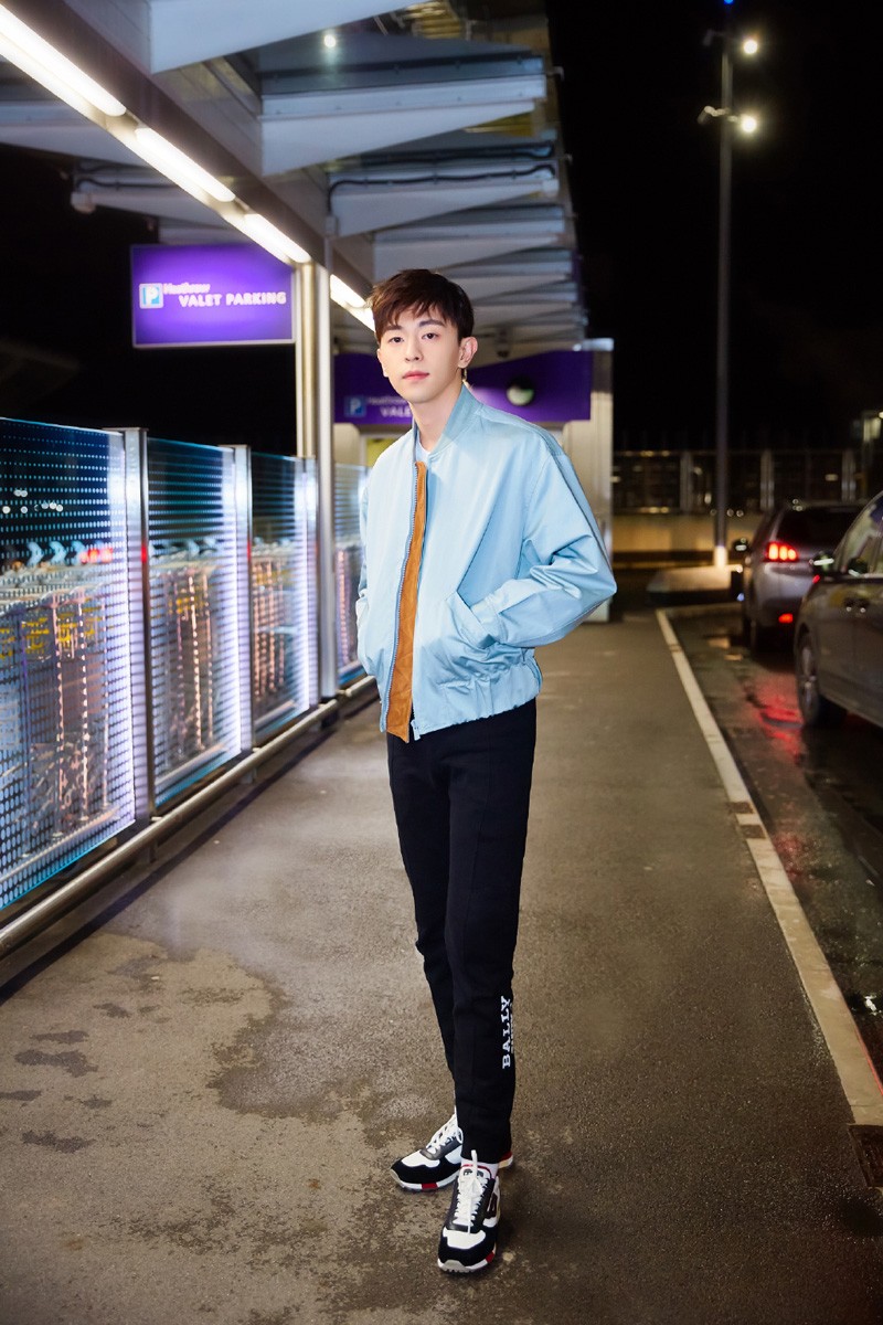 邓伦图片 邓伦机场街拍图片