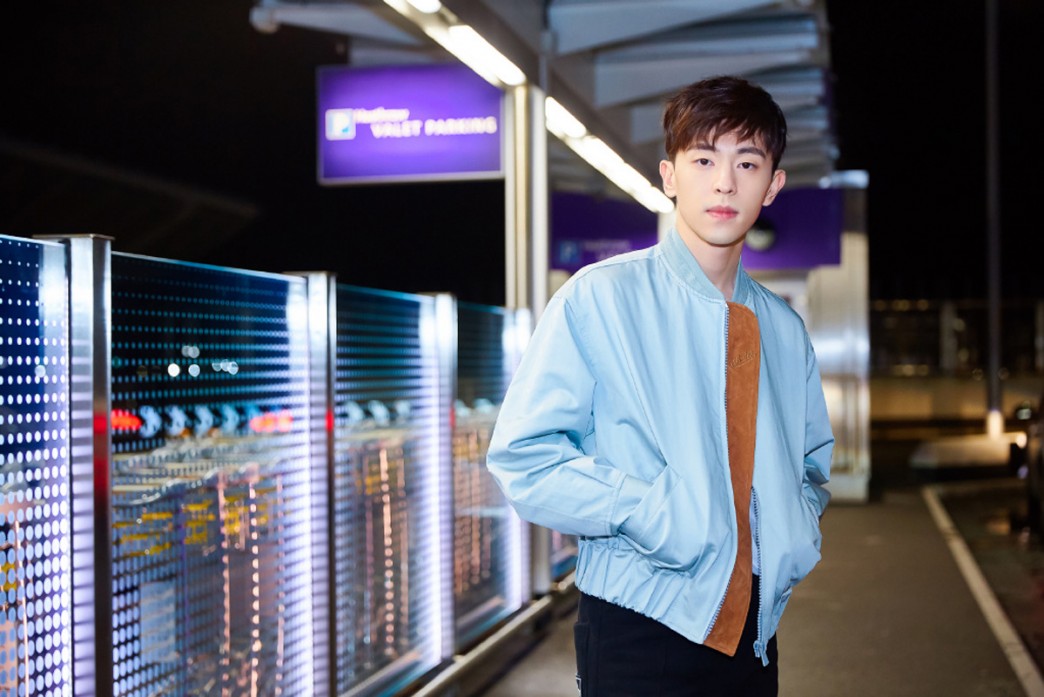 邓伦图片 邓伦机场街拍图片