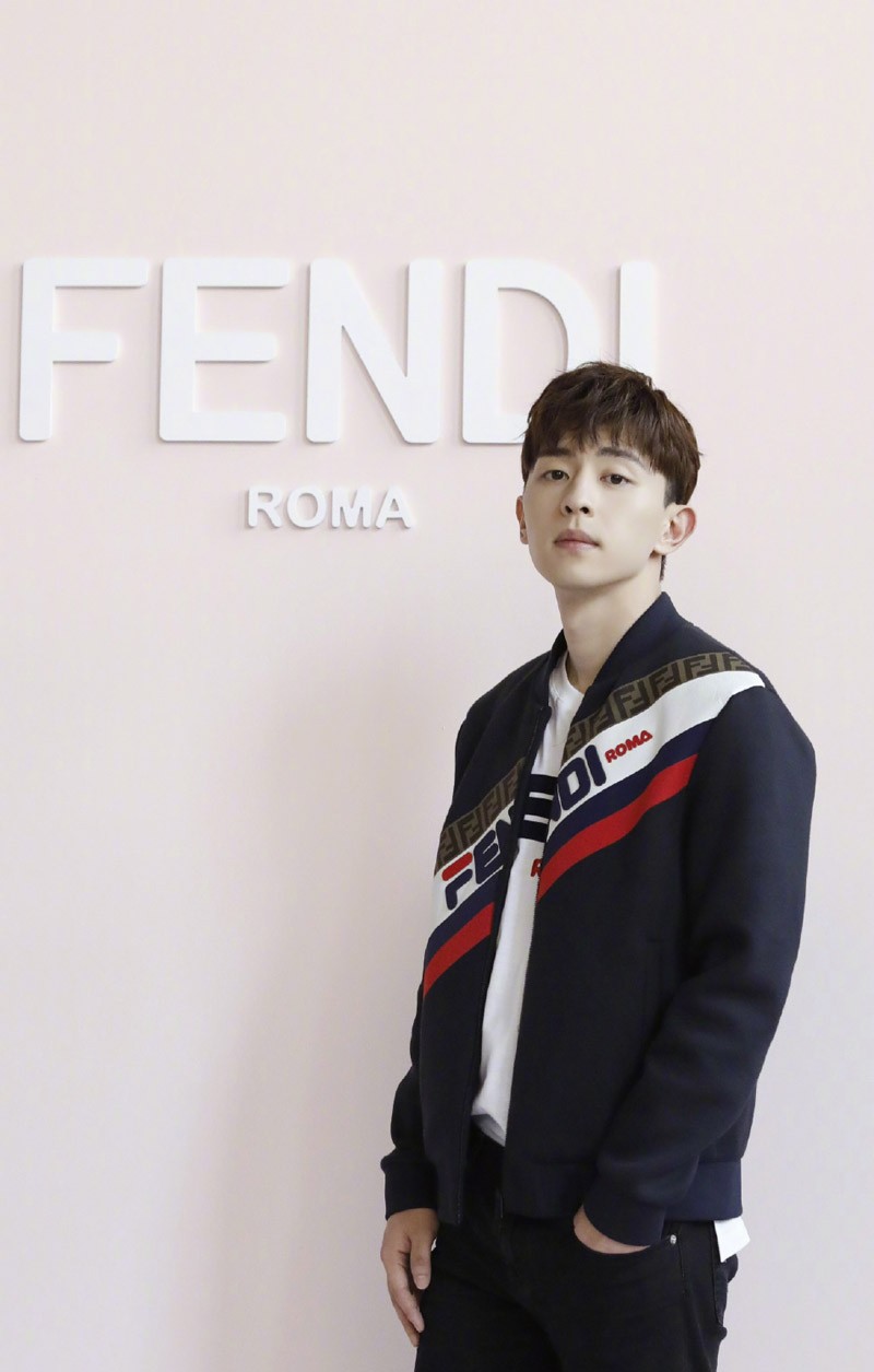 邓伦图片 邓伦FENDI米兰时装周帅气图片
