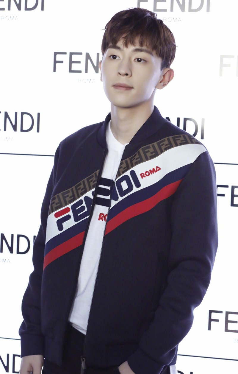 邓伦图片 邓伦FENDI米兰时装周帅气图片