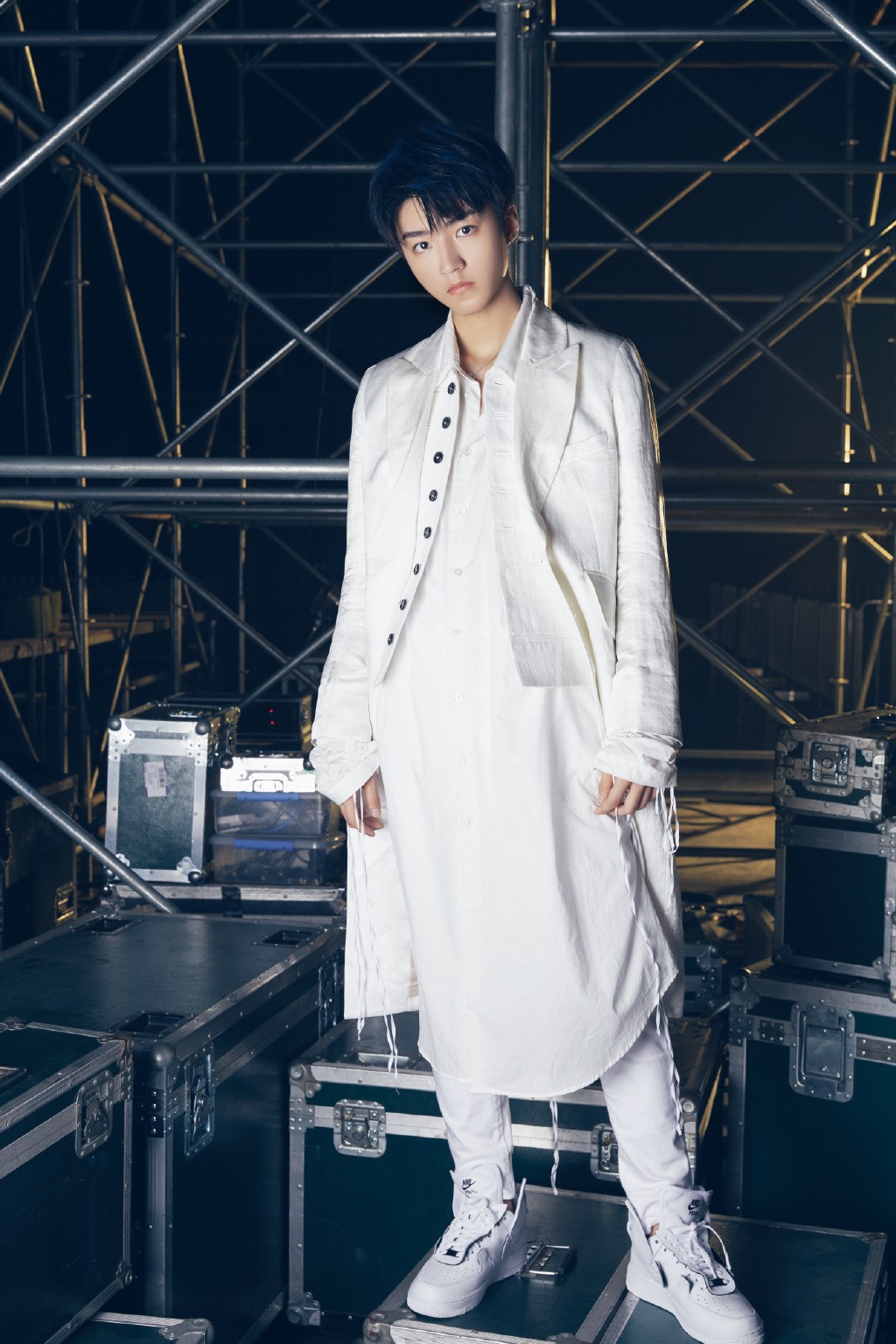 TFBOYS王俊凯19岁生日高清帅气图片