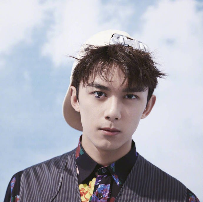 吴磊图片 吴磊阳光帅气杂志图片