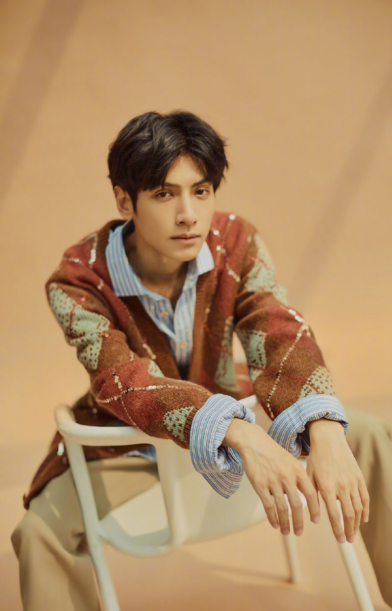 罗云熙图片 罗云熙金秋十月帅气图片