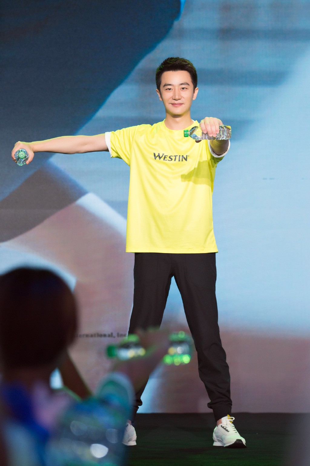 黄轩威斯汀品牌健康生活大使运动帅气活动照图片