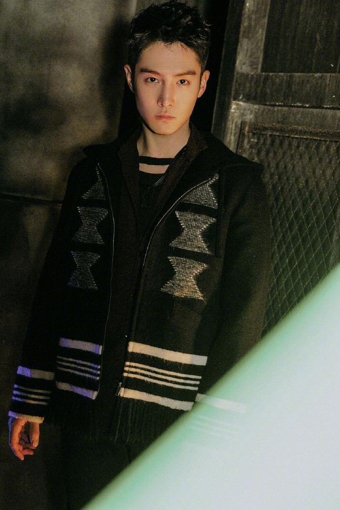 盛一伦图片 盛一伦休闲帅气图片