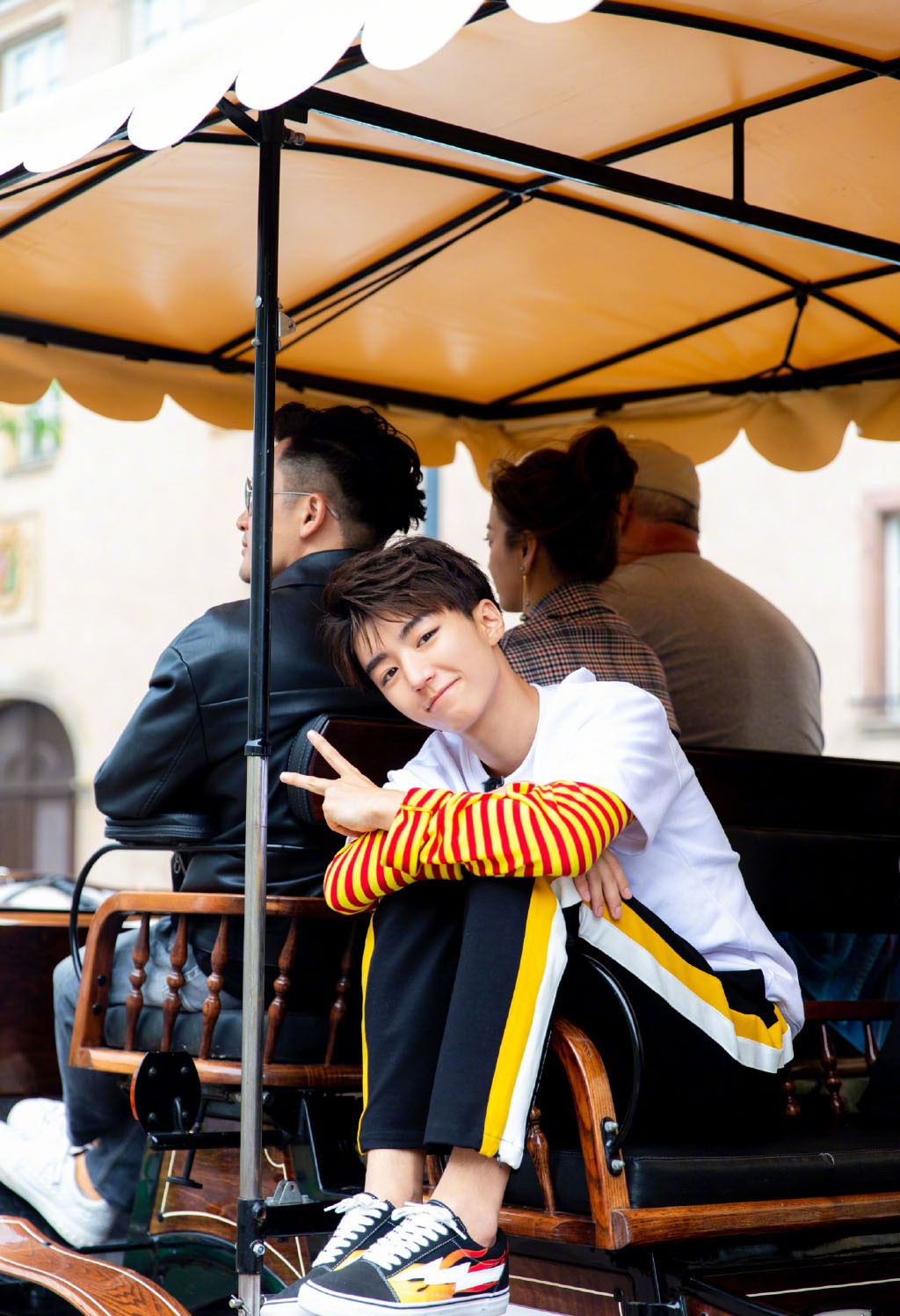 中餐厅第二季王俊凯高清剧照图片