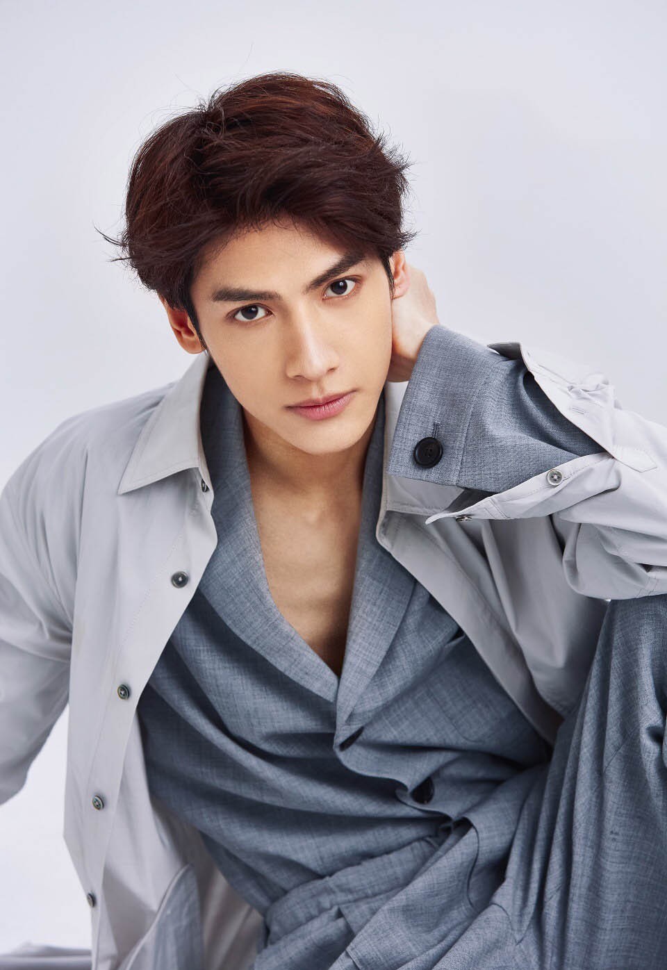 罗云熙图片 罗云熙绅士帅气图片