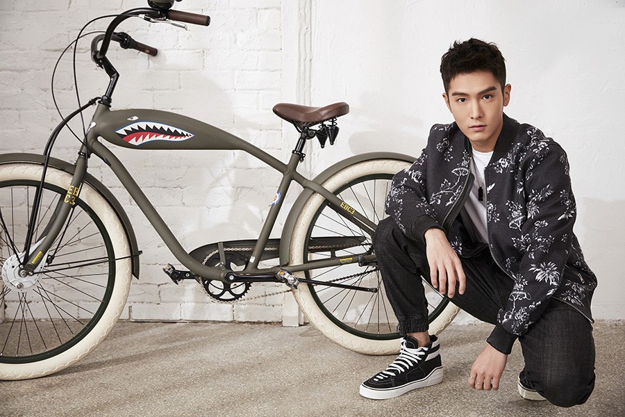 盛一伦休闲时尚运动帅气