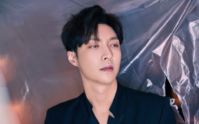 小绵羊张艺兴绅士西服帅气图片