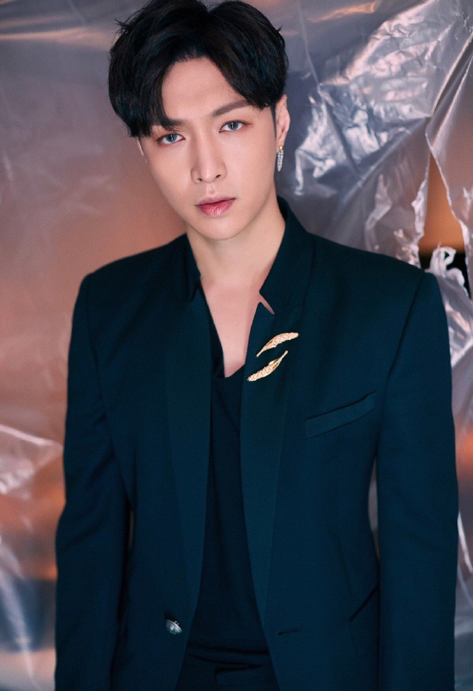 小绵羊张艺兴绅士西服帅气图片