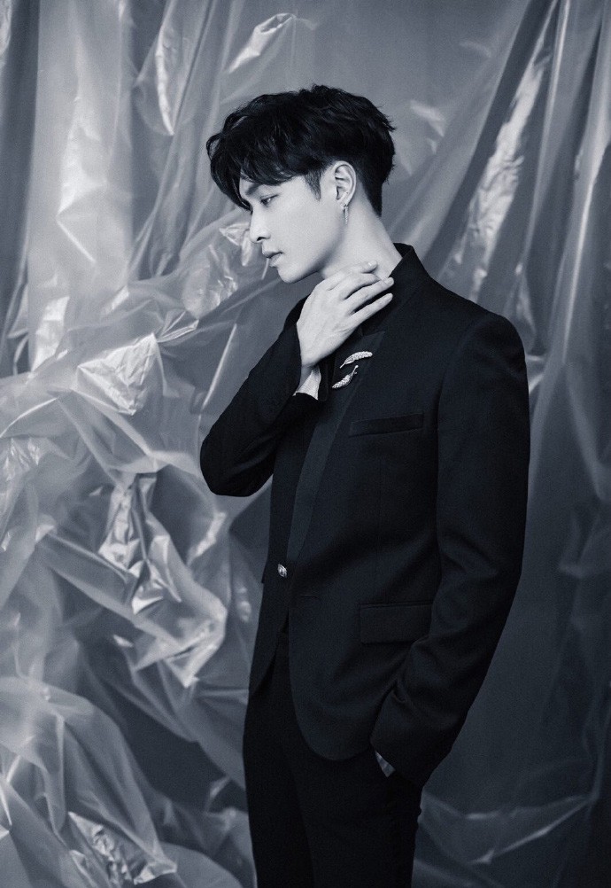 小绵羊张艺兴绅士西服帅气图片