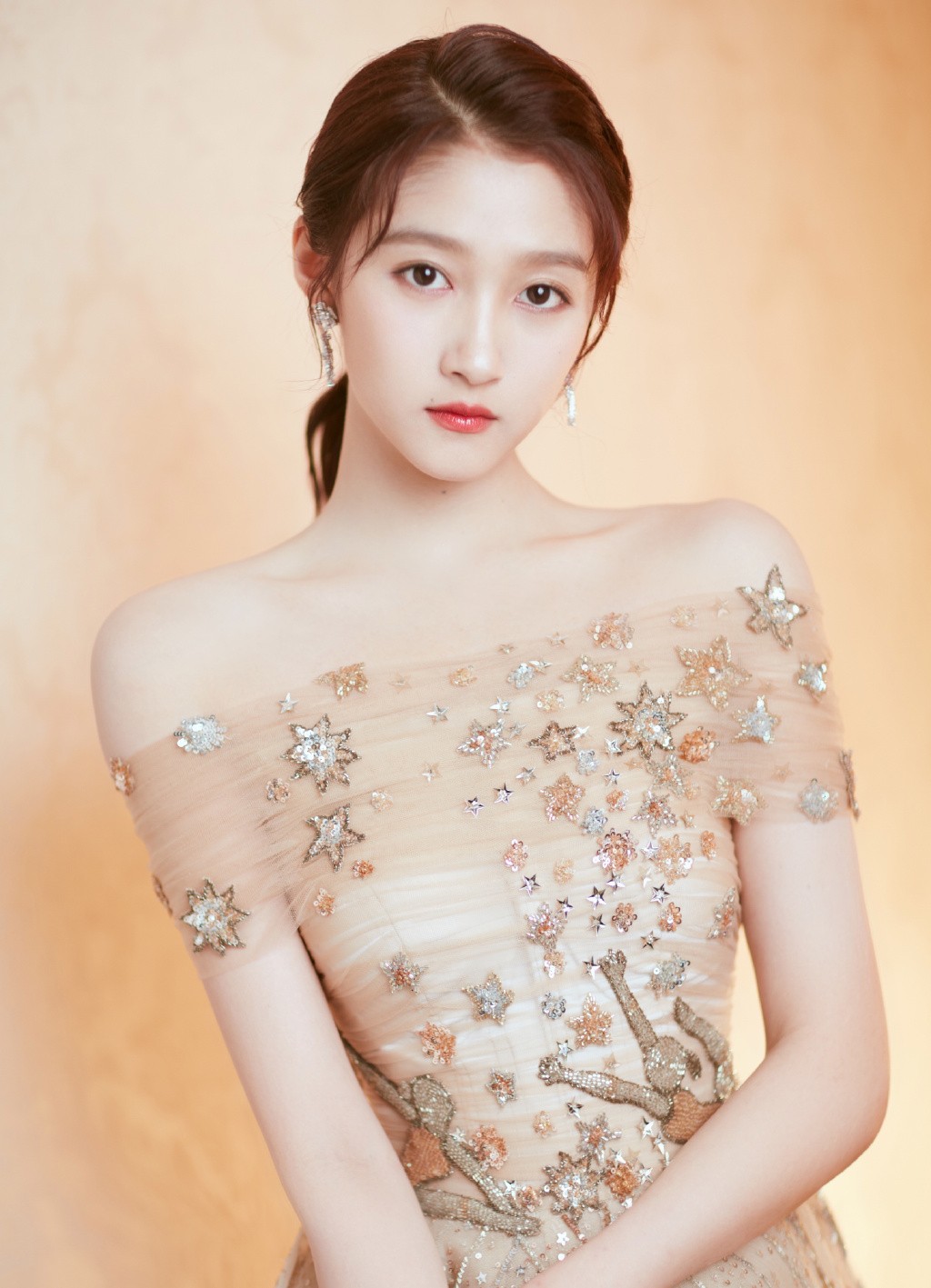 2018我是头条盛关晓彤图片