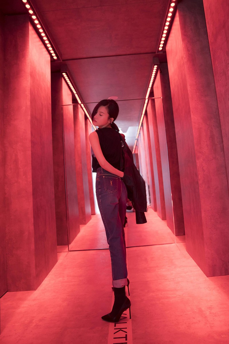 杨子姗图片 杨子姗机车风帅气图片