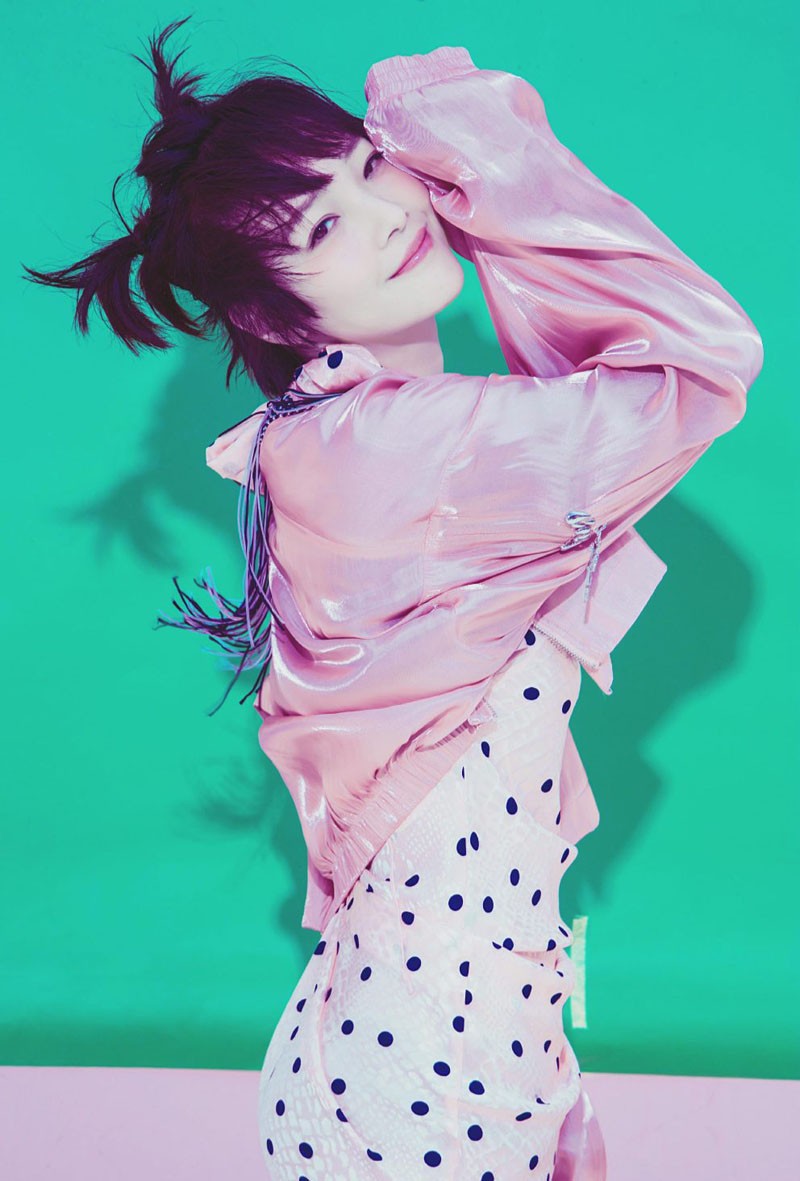 演员何杜娟时尚