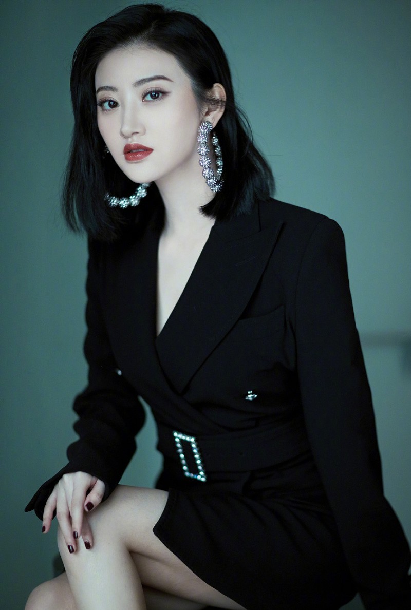 景甜图片  景甜西装造型美帅撩人活动照图片