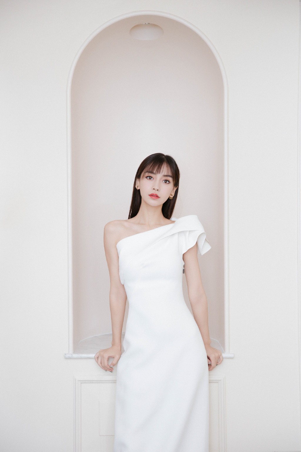 angelababy图片 angelababy优雅白裙活动照图片