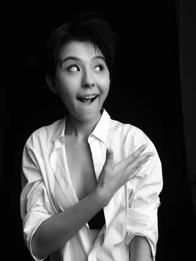 热依扎图片 热依扎黑白时尚图片