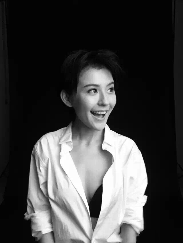 热依扎图片 热依扎黑白时尚图片