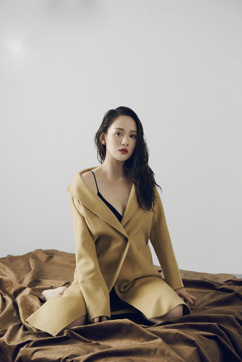 陈乔恩妩媚时尚杂志图片