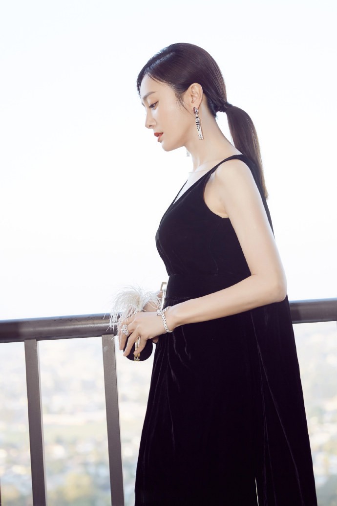 秦岚图片 秦岚黑色礼服活动照图片