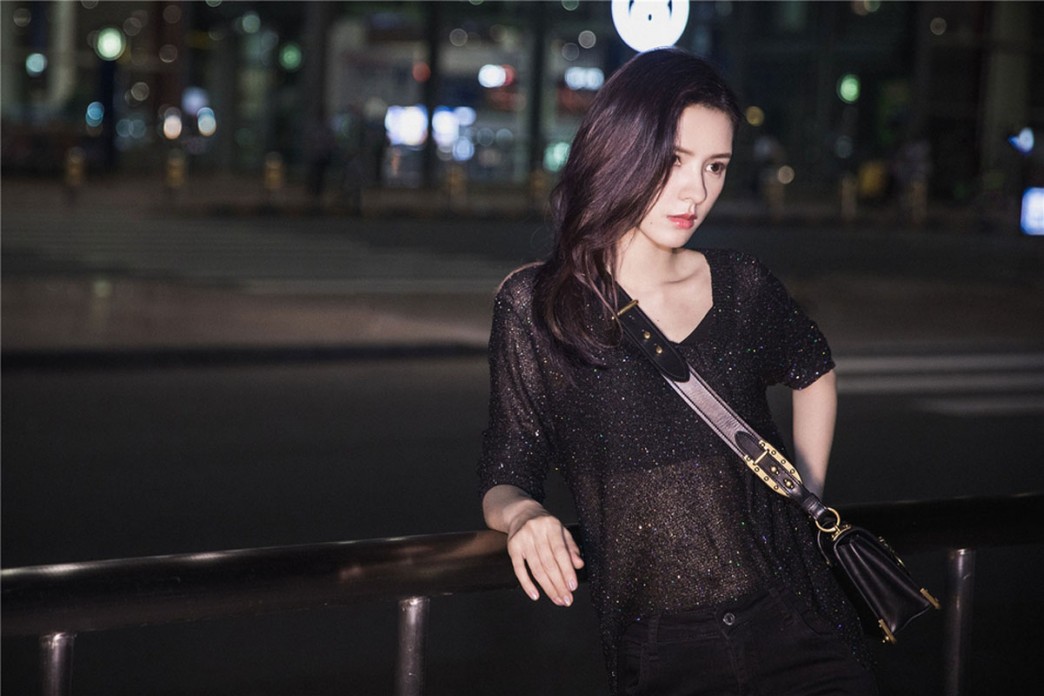 张予曦图片 张予曦夜晚街拍图片