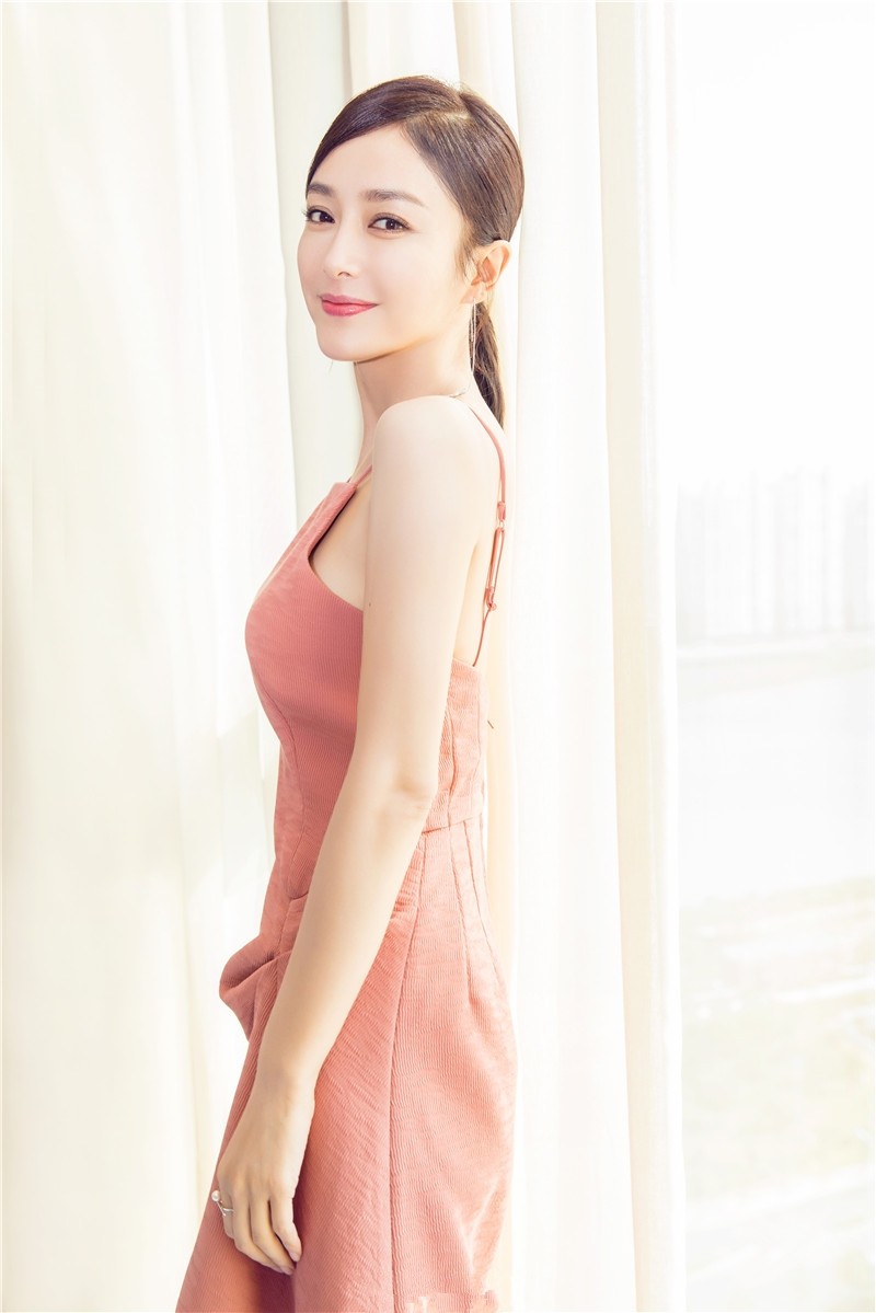秦岚图片 秦岚吊带礼服图片