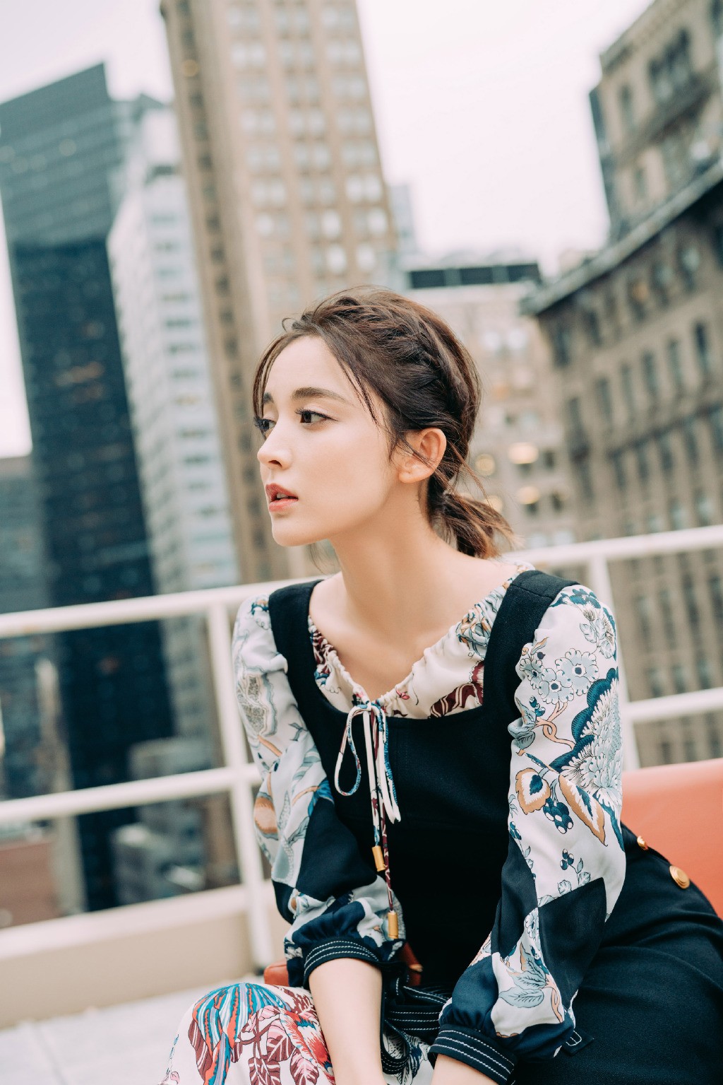 古力娜扎图片  古力娜扎黑色印花长裙图片