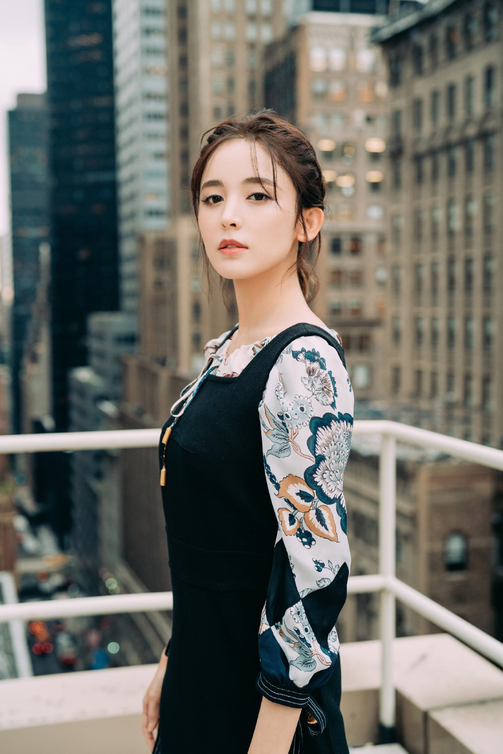古力娜扎图片  古力娜扎黑色印花长裙图片