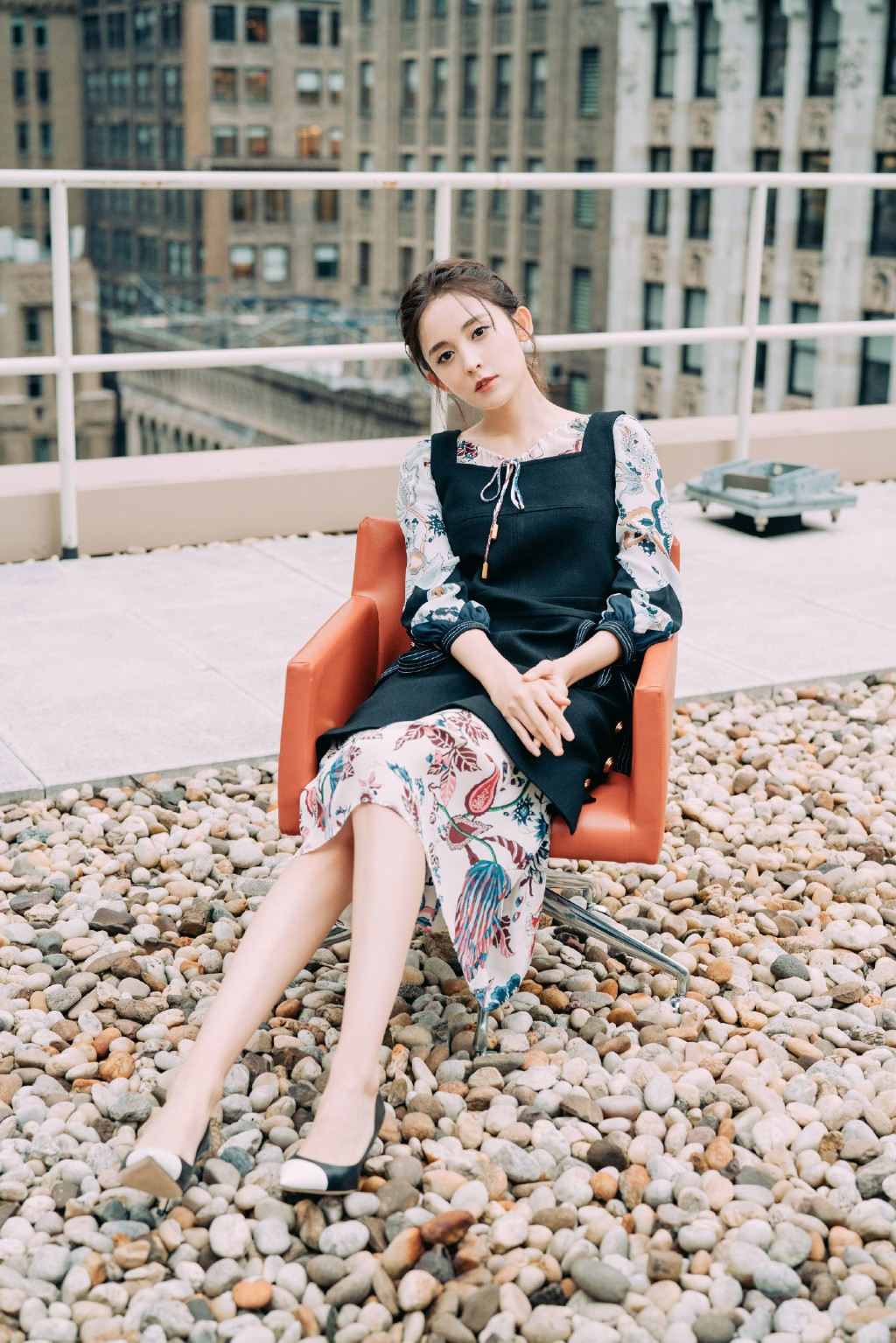 古力娜扎图片  古力娜扎黑色印花长裙图片