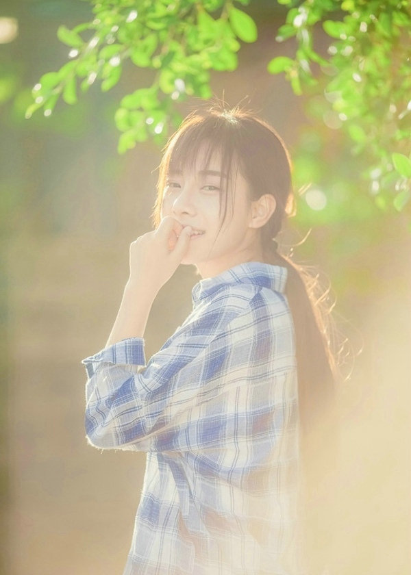 小清新爱笑妹子清纯户外