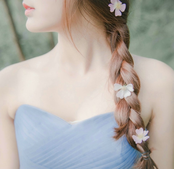 甜美萝莉学生妹唯美婚纱梦幻森林套图