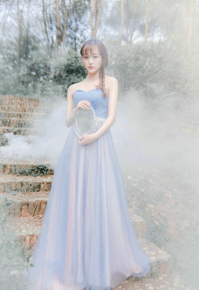 甜美萝莉学生妹唯美婚纱梦幻森林套图