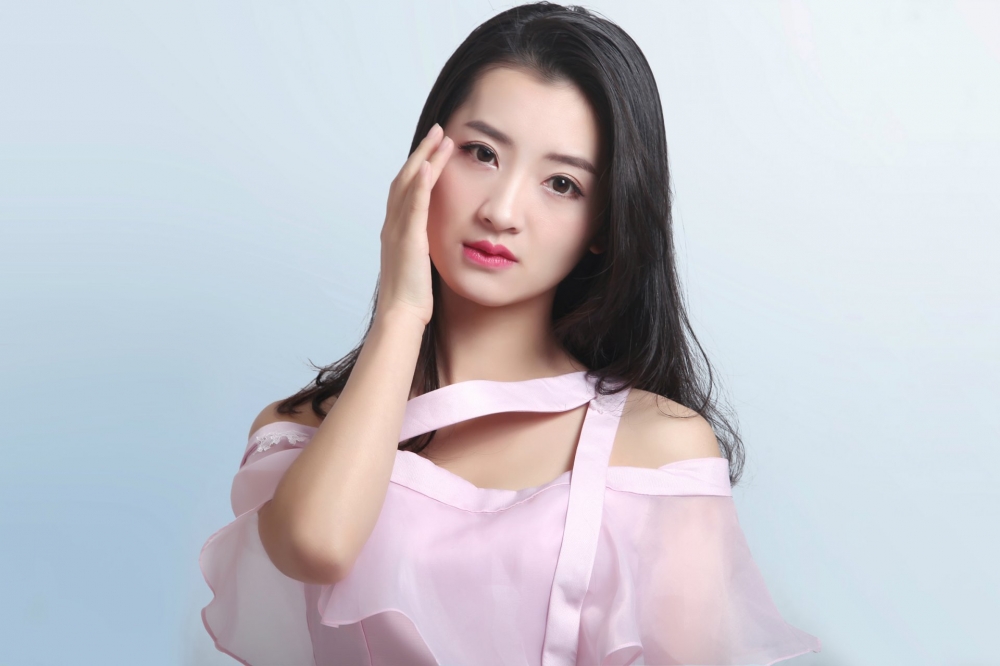 清纯小蛮腰美女勾人香肩妩媚馆