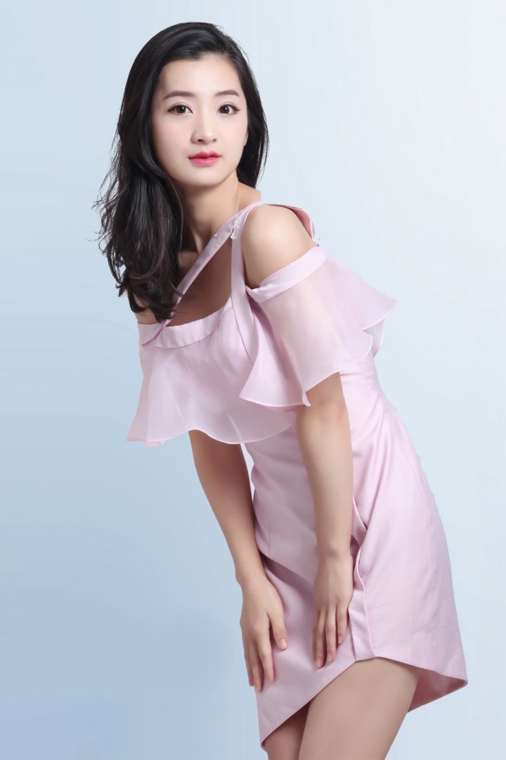 清纯小蛮腰美女勾人香肩妩媚馆