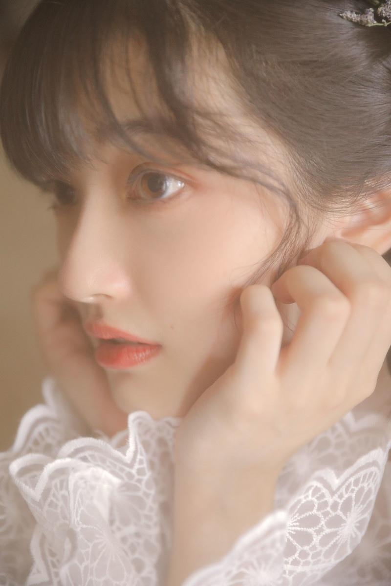 蕾丝纱裙校花美女复古麻花辫清纯美图