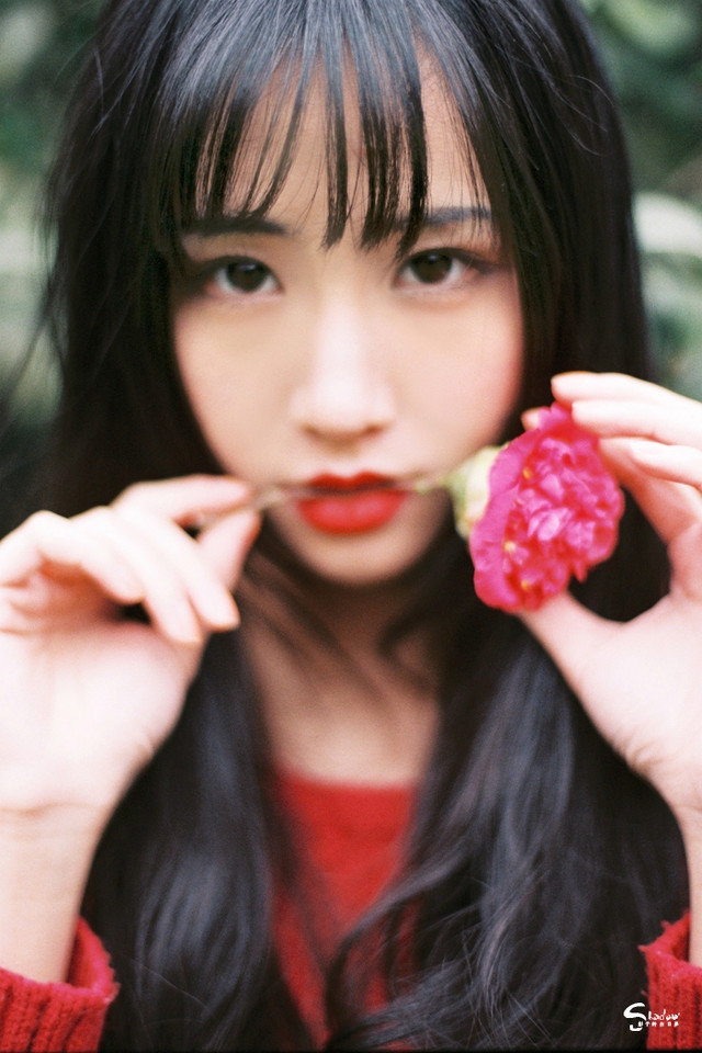 山茶花美女复古红唇紧身牛仔裤艺术