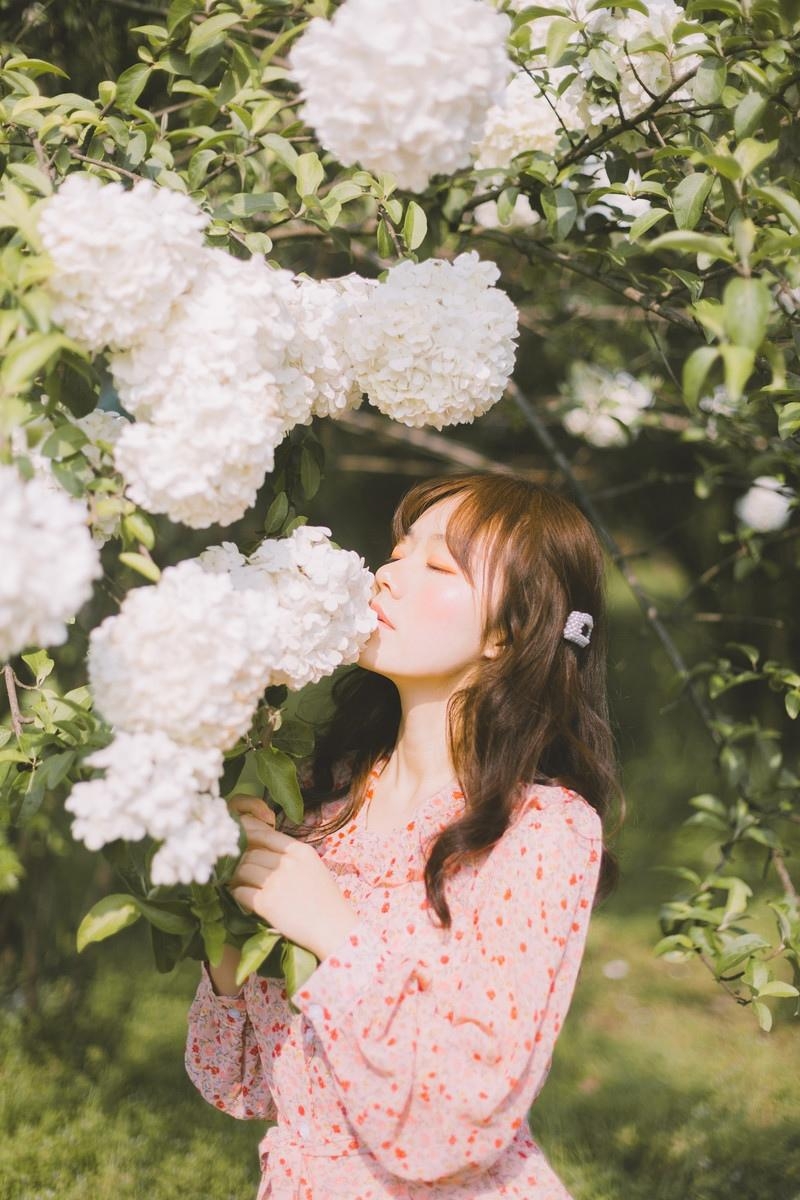 森系连衣碎花裙妹子唯美户外