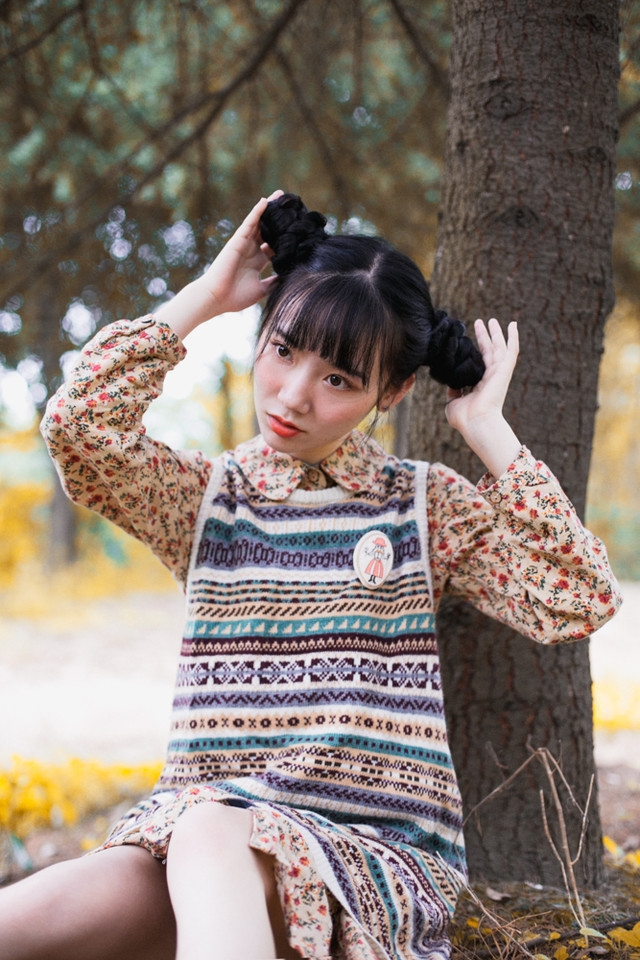 森系文艺复古丸子头碎花妹妹树林美图