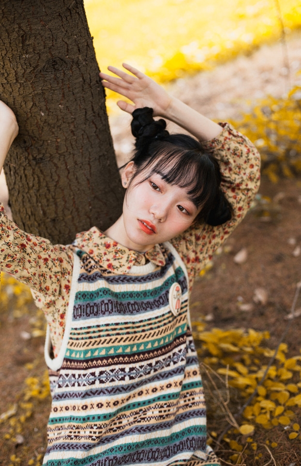 森系文艺复古丸子头碎花妹妹树林美图