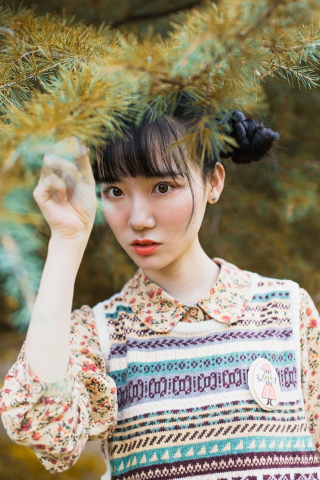 森系文艺复古丸子头碎花妹妹树林美图