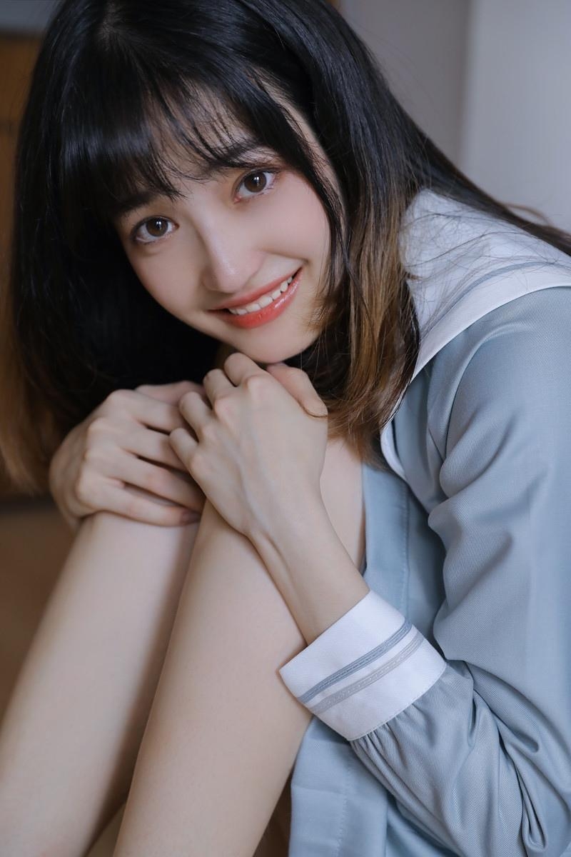 jk制服清纯学生妹白皙大长腿私房照
