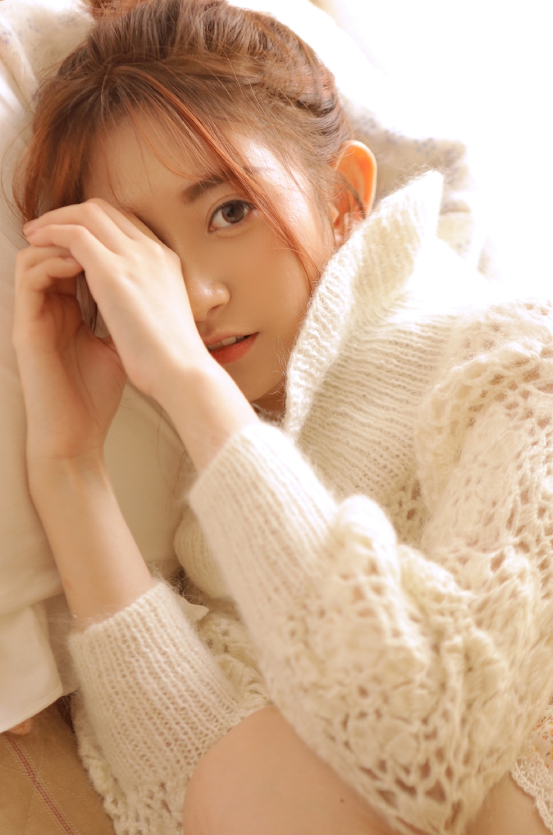 清纯丸子头大眼美女白嫩美腿迷人套图