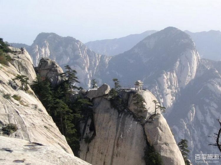 巍峨壮美朝阳峰自然风景图片