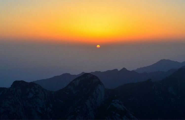 巍峨壮美朝阳峰自然风景图片