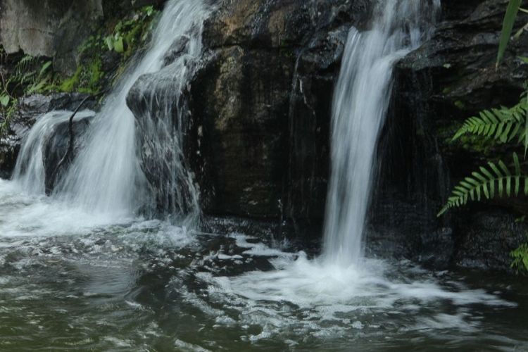 壮观麓湖公园瀑布风景图片